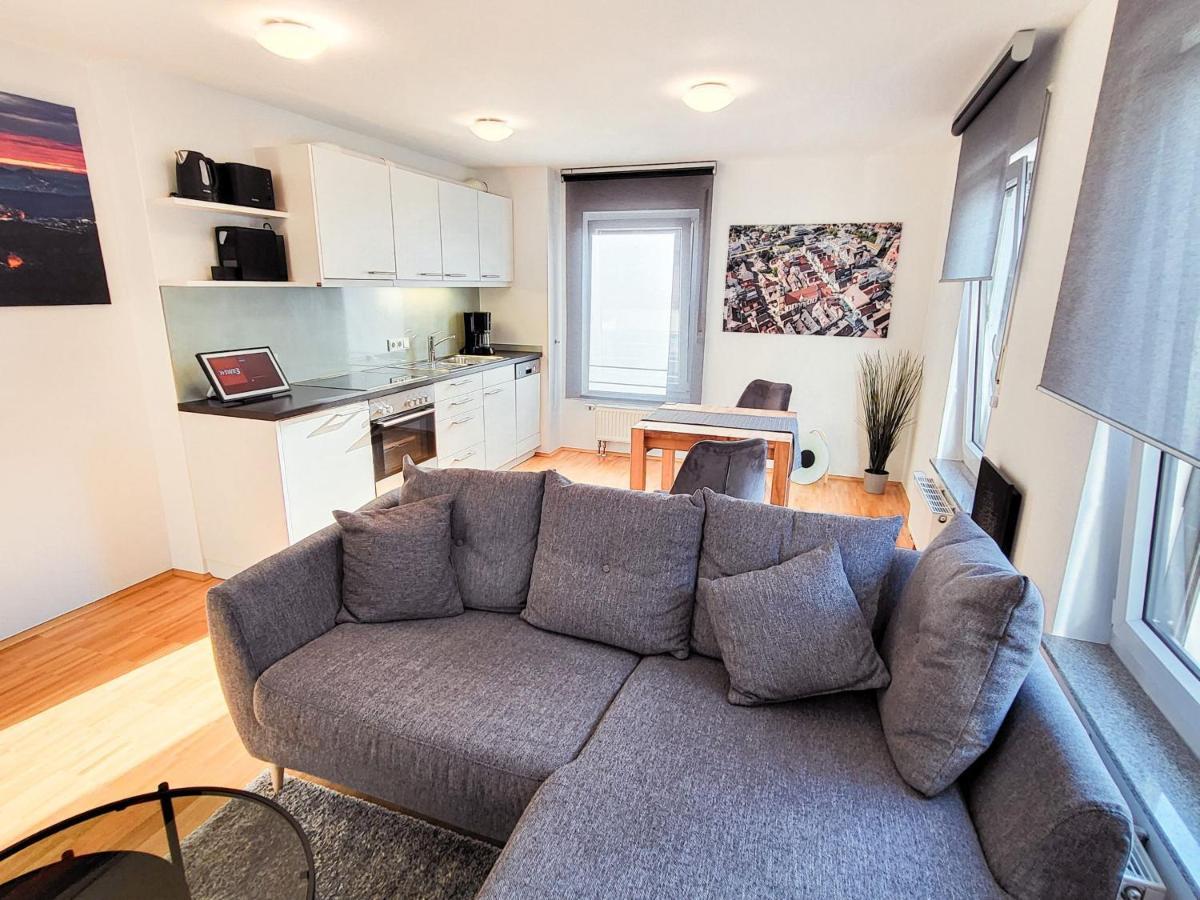 Zentrale Ferienwohnung In Aalen City Mit 4-Sternen Exterior photo
